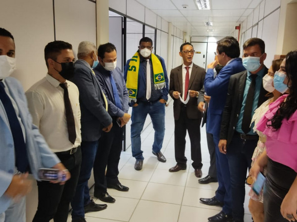 Vereadores registram queixa na Polícia de suposta armação para escândalo sexual ; dois nomeados na Prefeitura são acusados