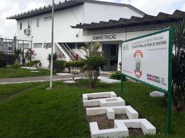 Guerra entre facções provoca banho de sangue em Feira; dois detentos degolados dentro do Presídio