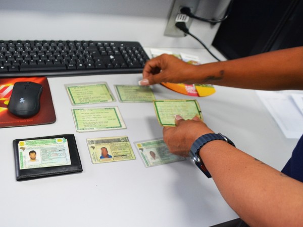 Quase 5 mil itens estão no setor de Achados e Perdidos da Prefeitura de Feira