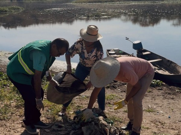 Mutirão retira uma tonelada de lixo do Rio Jacuípe e reforça alerta sobre descarte irregular