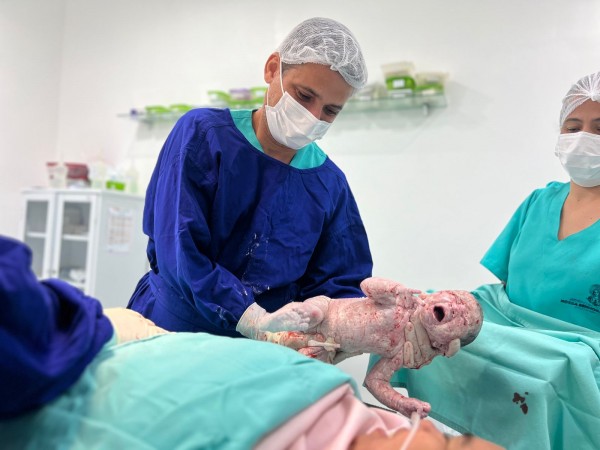 Dr. Thiago Gilleno comemora 2 mil partos realizados: uma trajetória marcada por amor, cuidado e dedicação à vida