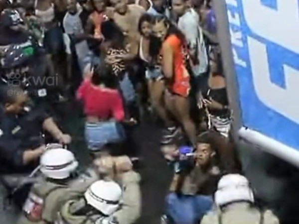 "Animais" disfarçados de PMs espancam até mulheres na Micareta de Feira; jovem de 17 anos tem fraturas na cabeça