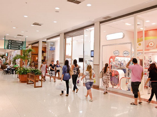 Shoppings abrem às 14h aos domingos e feriados, determina Decreto da Prefeitura
