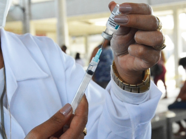 Cai para 43 anos vacinação contra covid em Feira nesta quinta (01)