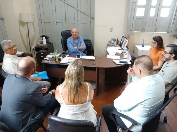 Representantes de empresas nacionais são recebidos pelo prefeito José Ronaldo