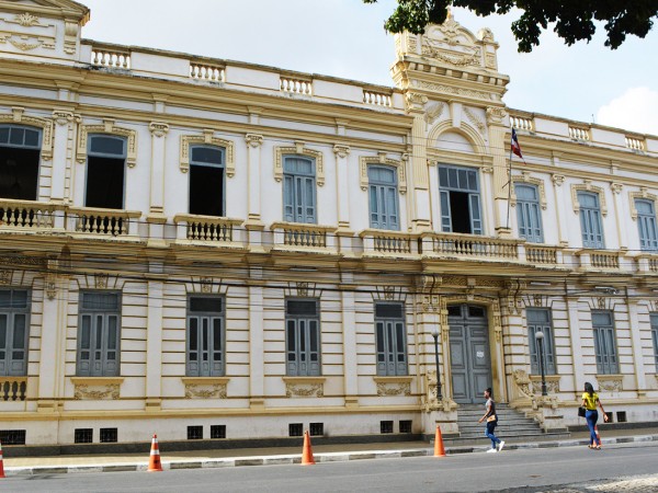 Veja o que funciona em Feira nesta segunda (27), ponto facultativo pelo Dia do Servidor Público