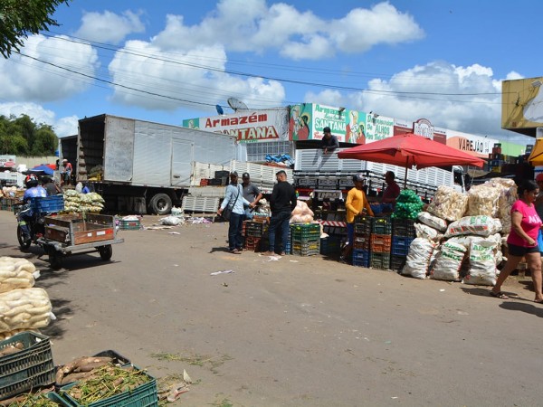 “Porta aberta” no Centro de Abastecimento causa prejuízo a comerciantes, relata Marcos Lima
