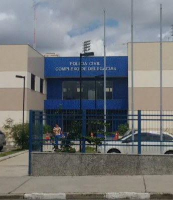 Falso médico detido pela polícia atendia pacientes em hospital particular em Feira de Santana