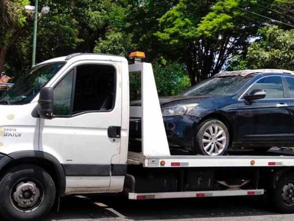 Câmara promulga lei que disciplina remoção de veículos e valor de guincho