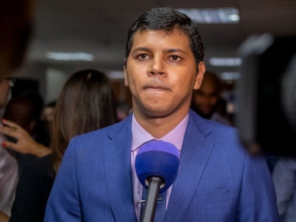 Cadê Diego Castro? Deputado sumiu da votação sobre prisão de Binho Galinha