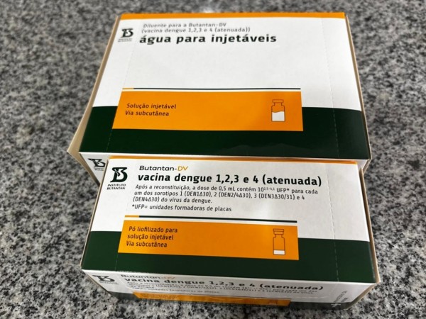 Após alerta nacional, Feira suspende vacinação contra dengue com doses do Butantan em profissionais de saúde