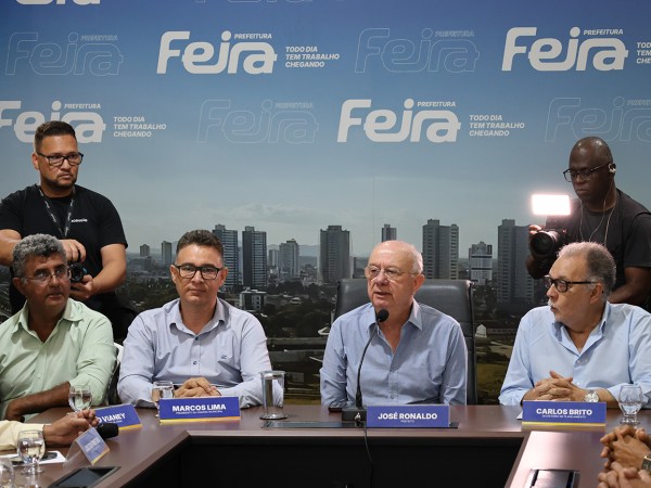 José Ronaldo anuncia licitação para construção e requalificação de mais de dez praças em Feira de Santana