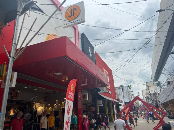 Decoração natalina no centro de Feira é elogiada; comércio beneficiado