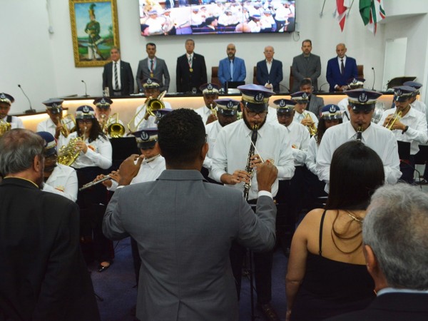 Homenagens a produtores rurais marcam 50 anos da Cooperfeira