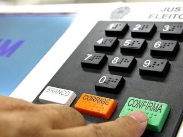 Pesquisa mostra equilíbrio entre pré-candidatos a deputado estadual em Feira: Carlos Geilson lidera